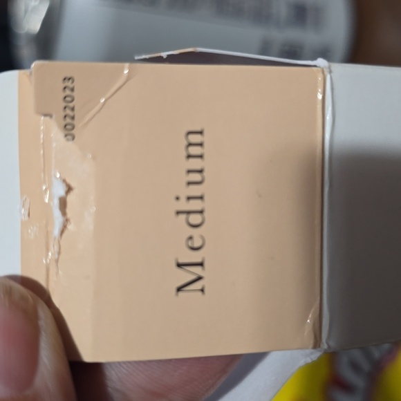 Laura Geller Double Take Liquid Foundation - MEDIUM - Picture 2 of 6